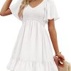 Women's Flowy Casual Mini Dresses 2025 Summer Graduation Smocked V Neck Vacation Dress Dress with Pockets